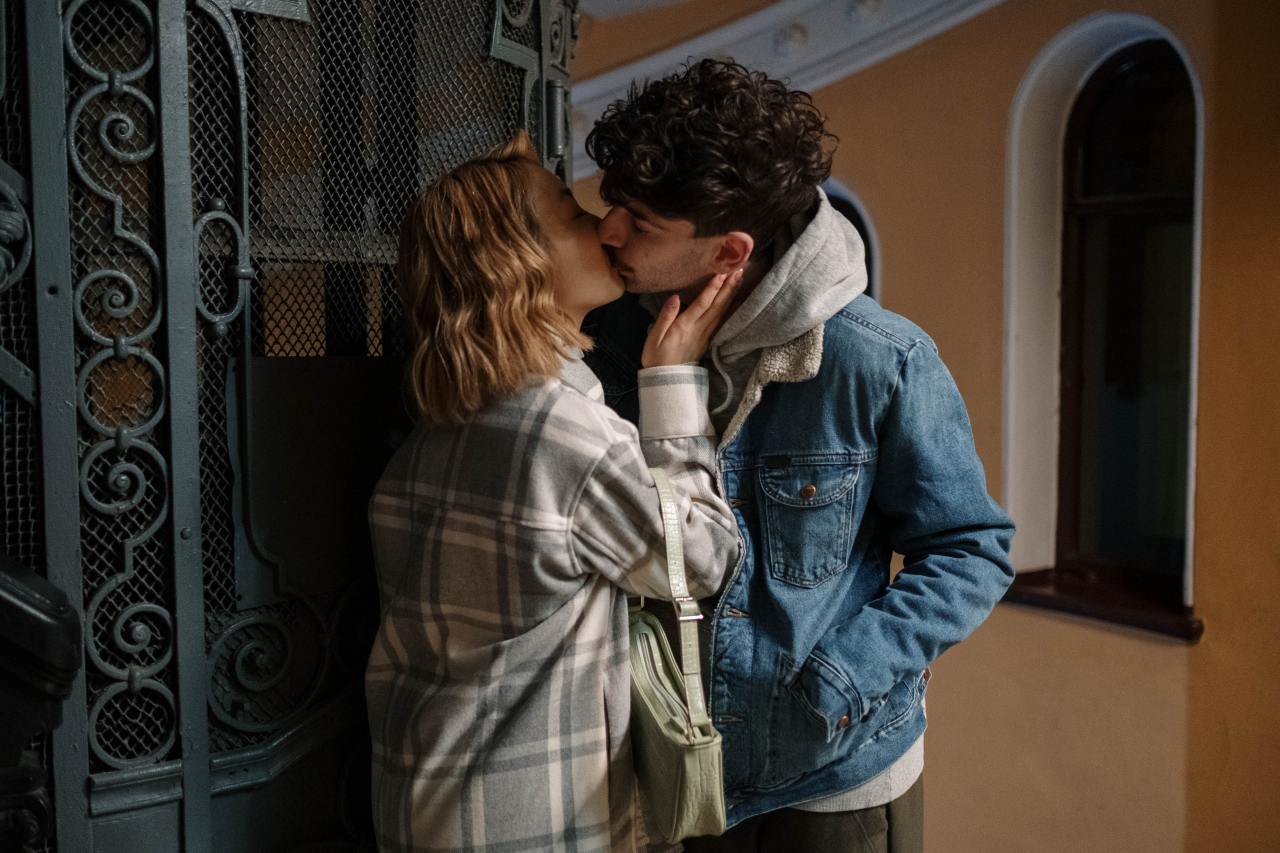 4 Zodiacs Who Are Big On PDA In Relationships