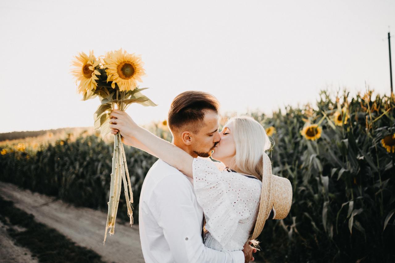 5 Zodiacs Who Are Always In A Relationship