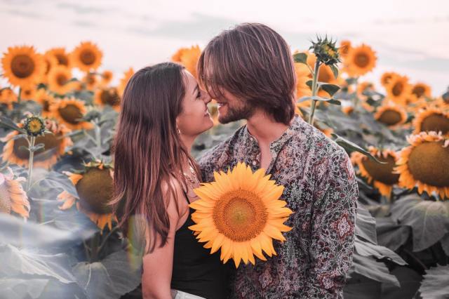 15 Signs You’re Hopelessly In Love
