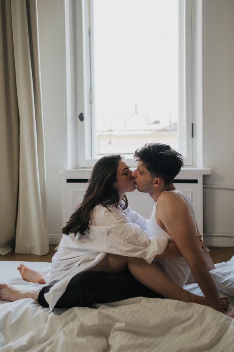 5 Things He’ll Do If He’s Only Interested In Hooking Up (And Nothing More)