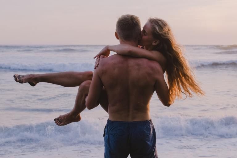 12 Signs You’re Getting Cheated On Right Now