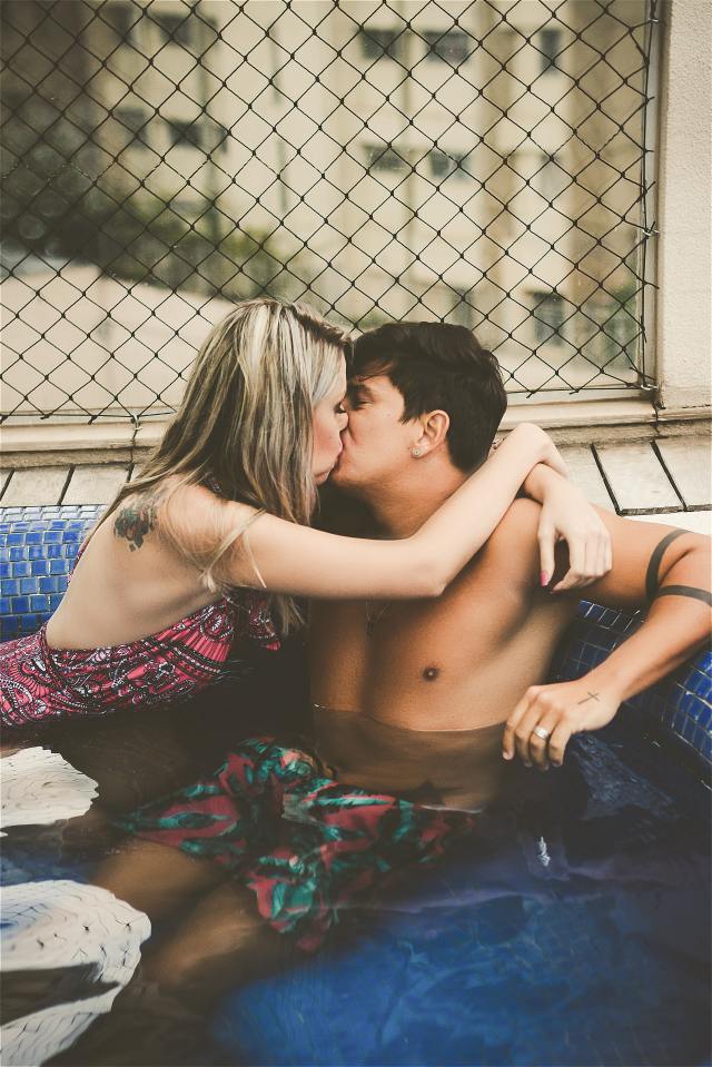 12 Things He Wants You To Do While Kissing Him