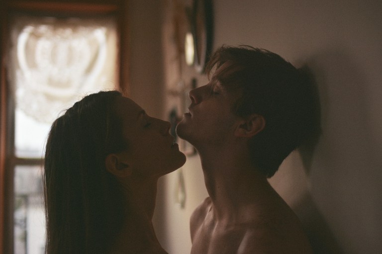 5 Signs He’s In Love With You