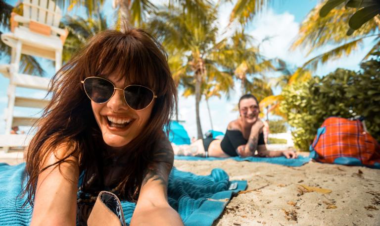 How To Be Happier: 11 Tips From Optimists