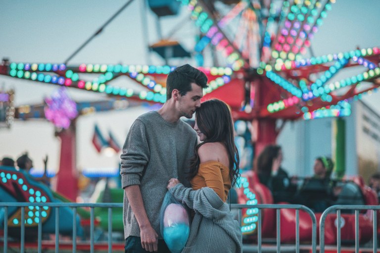 6 Concrete Signs You’re Not In Love (You’re Just Codependent) 