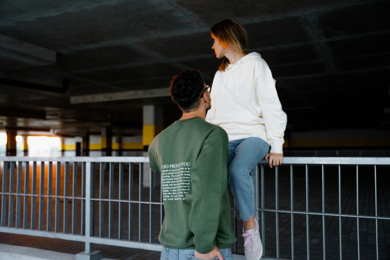 4 Warning Signs You’re Emotionally Detaching From Your Relationship