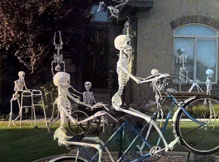 4 Zodiac Signs That Put Up Their Halloween Decorations In September