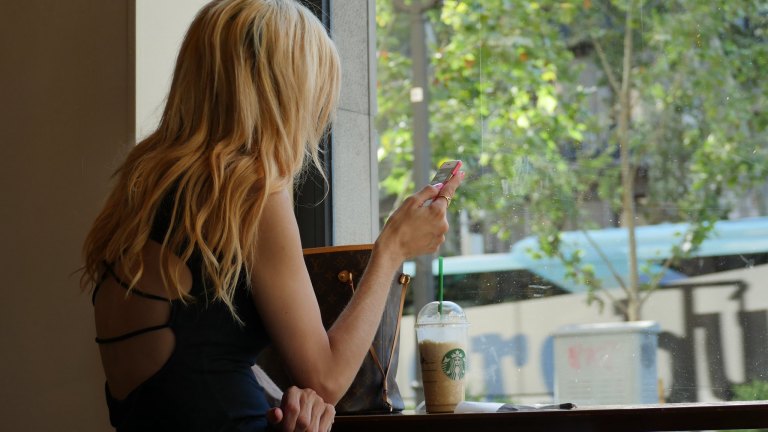 3 Zodiacs Who Should Text Their Crush on November 4