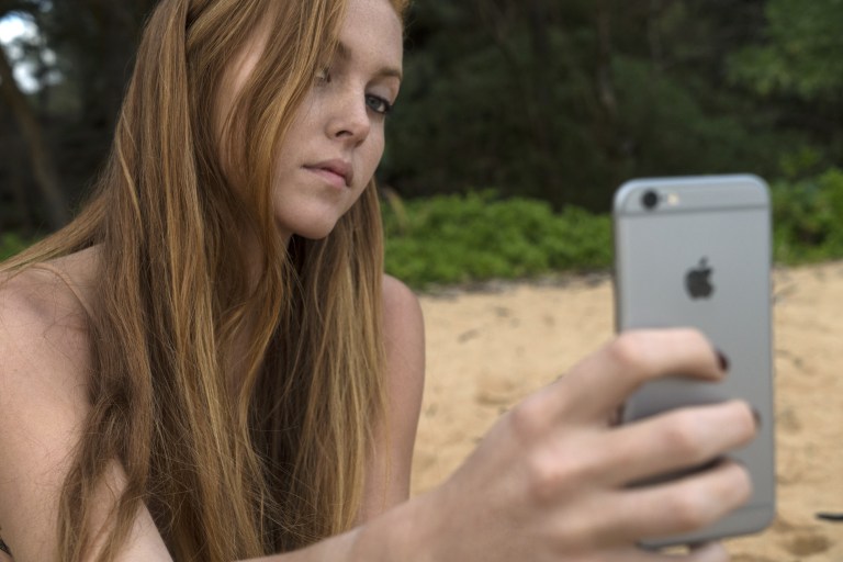 These 5 Zodiac Signs Use Their Phones Too Much