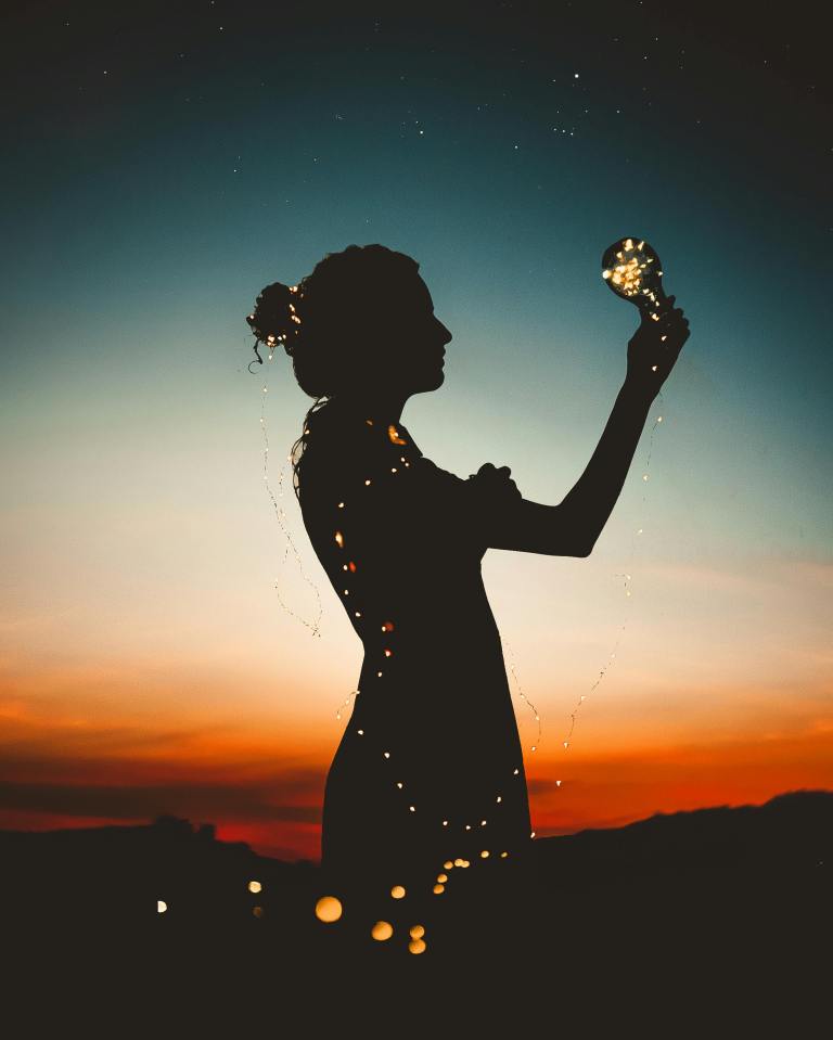 How To Manifest Abundance Into Your Life, Based On Your Zodiac + Tarot