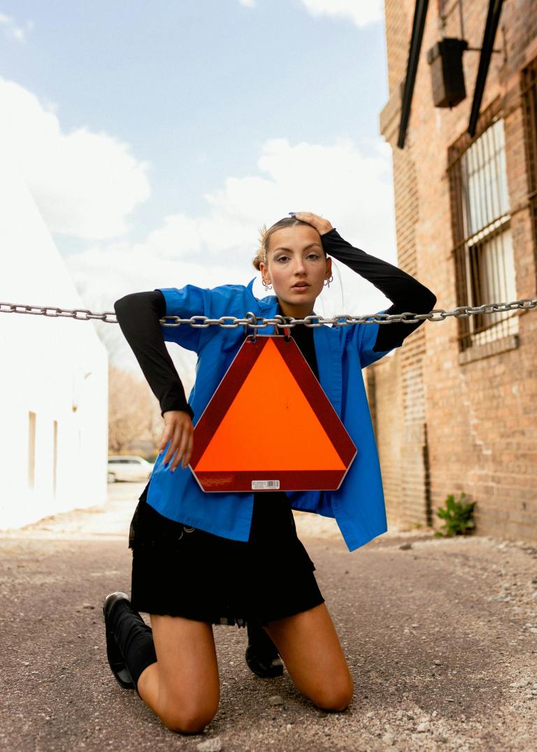 4 Zodiac Signs With High Walls Circling Their Hearts