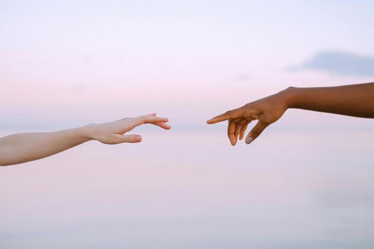 4 Zodiacs Who Discover Their Dating ‘Type’ In Their 40s And 50s