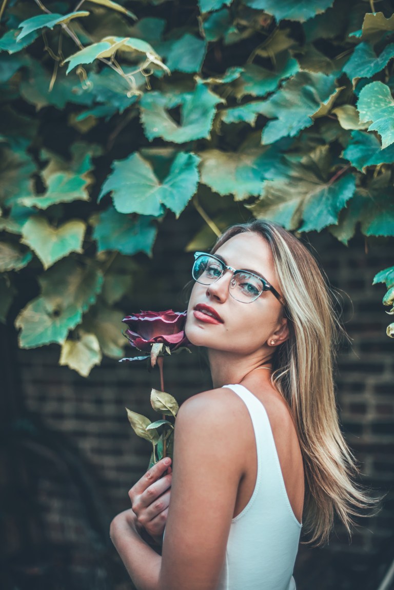 4 Zodiacs That Find Manifesting A Breeze During Autumn