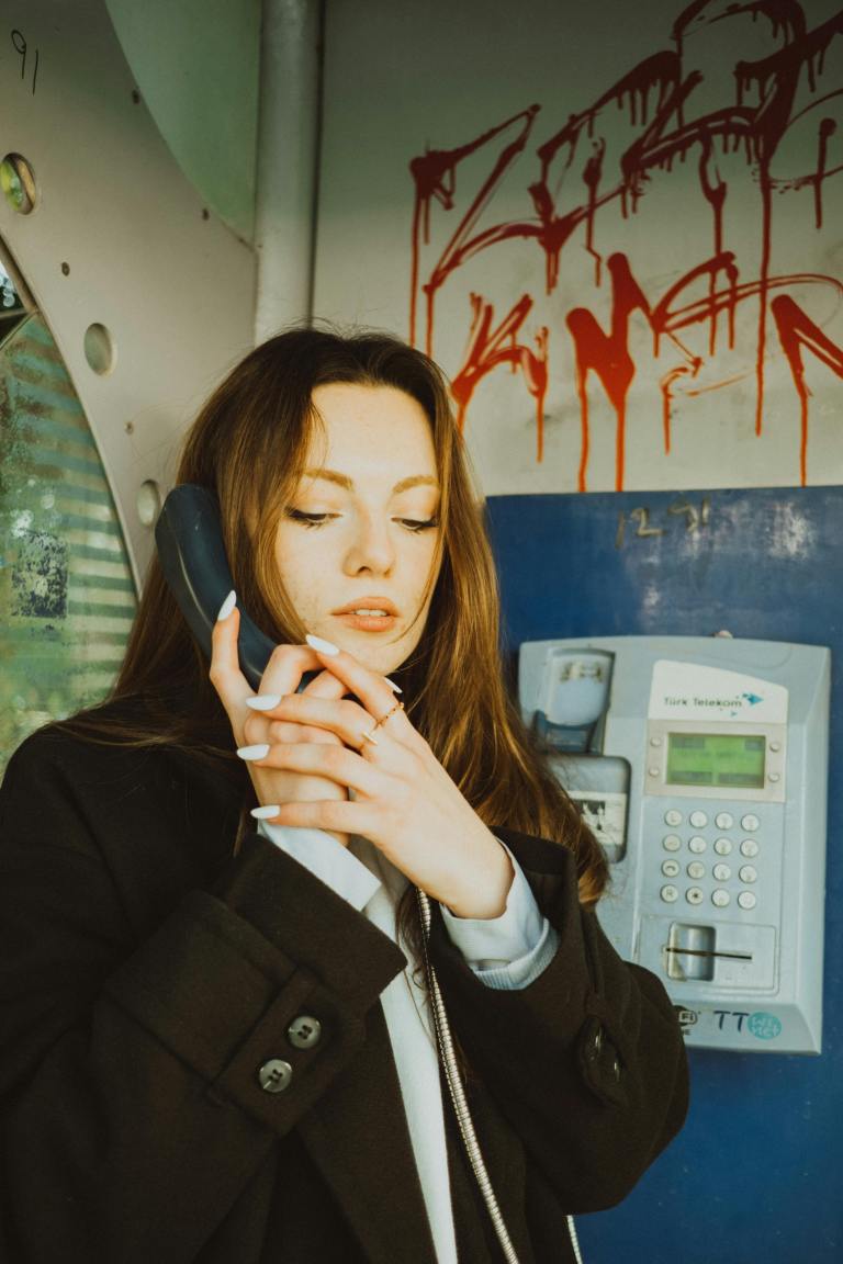 3 Zodiacs Who Find Phone Calls More Meaningful Than Texts