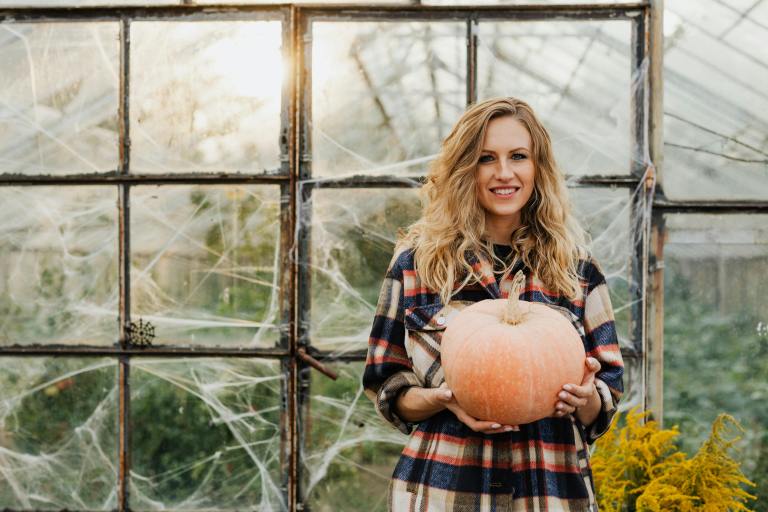 A Personalized Tarot Reading, Based On Your Autumn Vibe