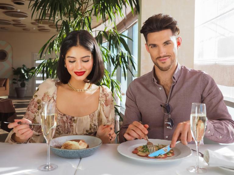 Date These 4 Zodiacs If You Want To Be Wined and Dined