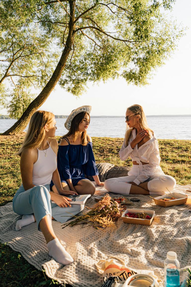 4 Zodiac Signs Able To Blend Into Any Social Setting