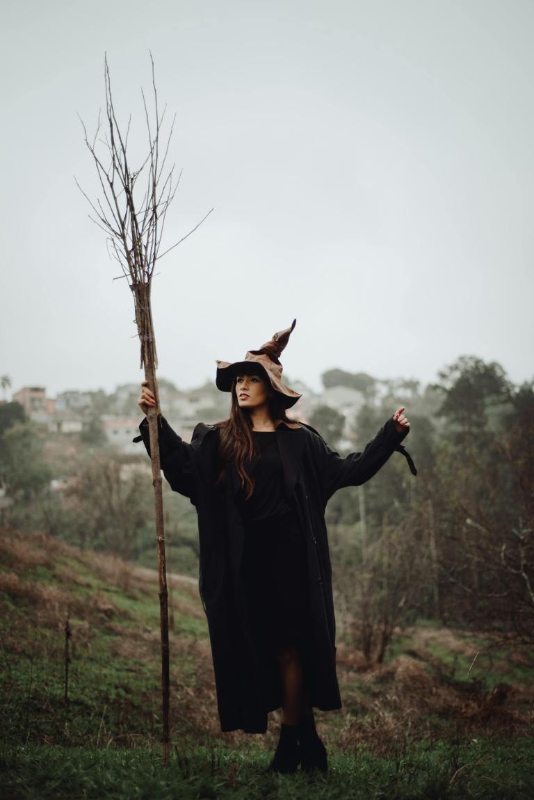 6 Unexpectedly Witchy Zodiacs According To Tarot