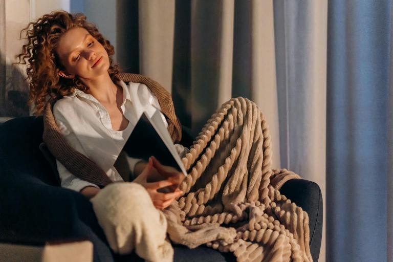 5 Zodiacs Looking To Cuddle Up Over Thanksgiving Weekend (11/29-12/1)