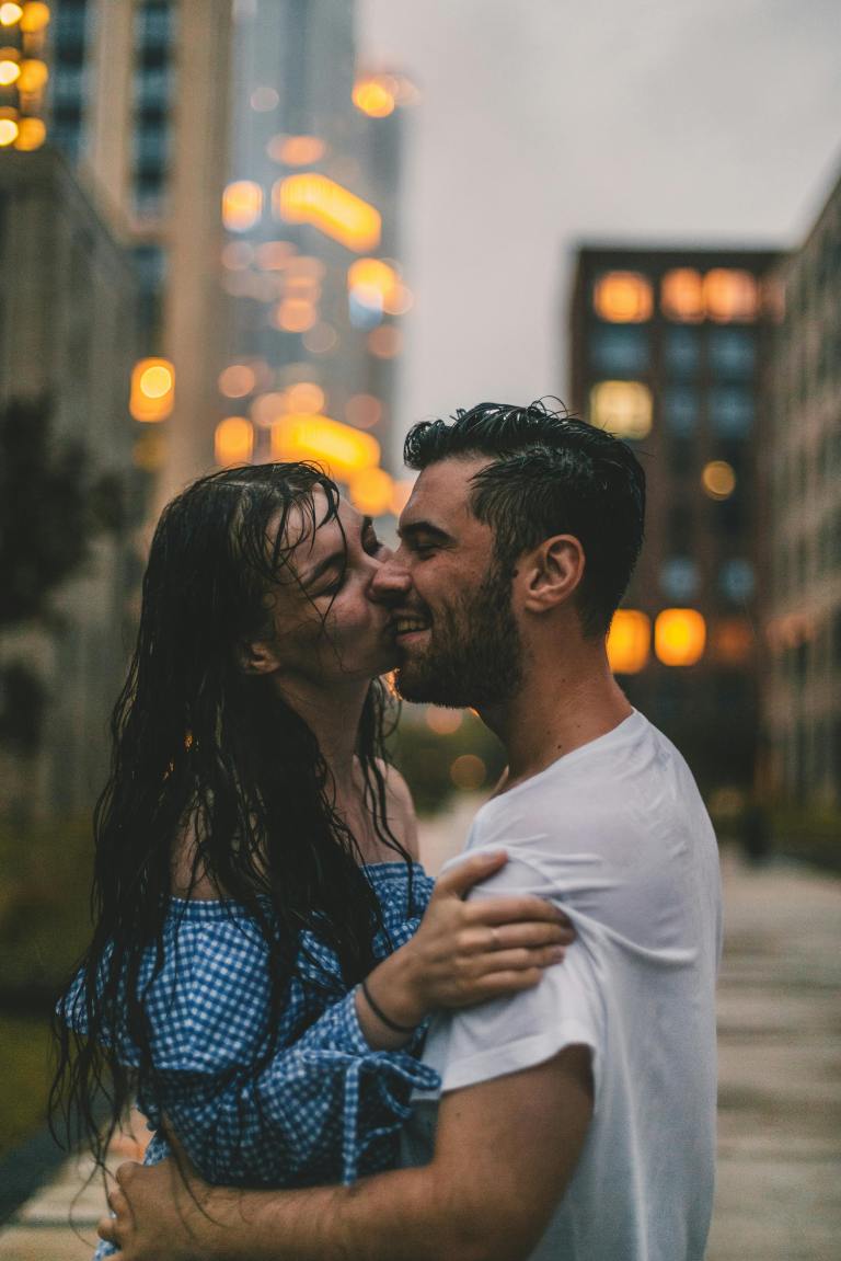 4 Zodiac Signs Finding Love When Venus Enters Aquarius (12/7)