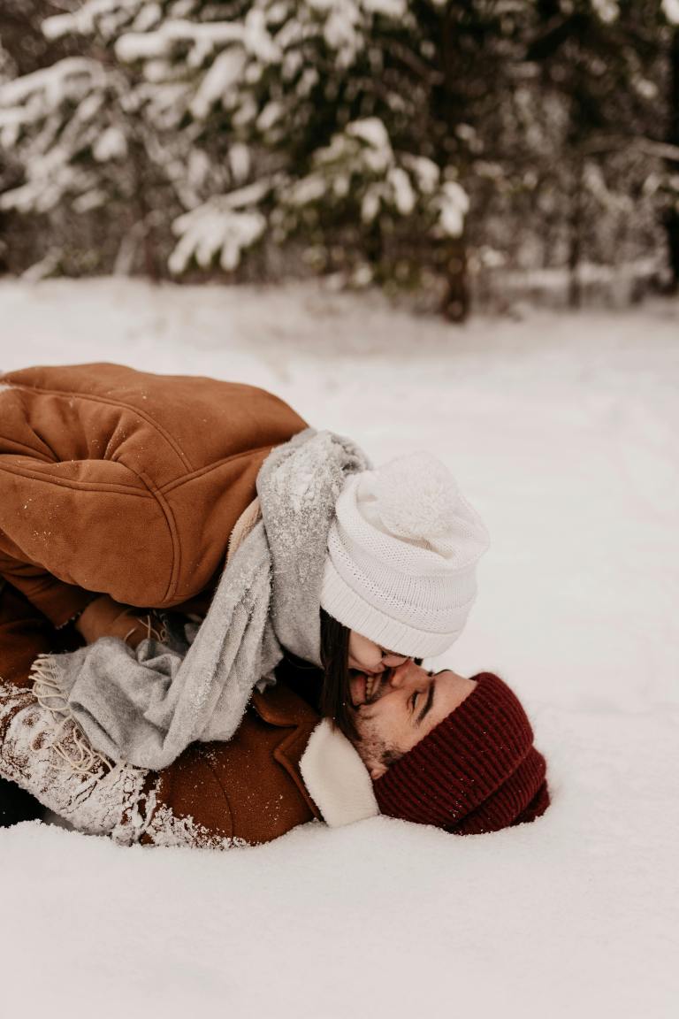 3 Zodiac Signs Whose Love Life Will Get A Boost When Venus Enters Aquarius On December 6, 2024