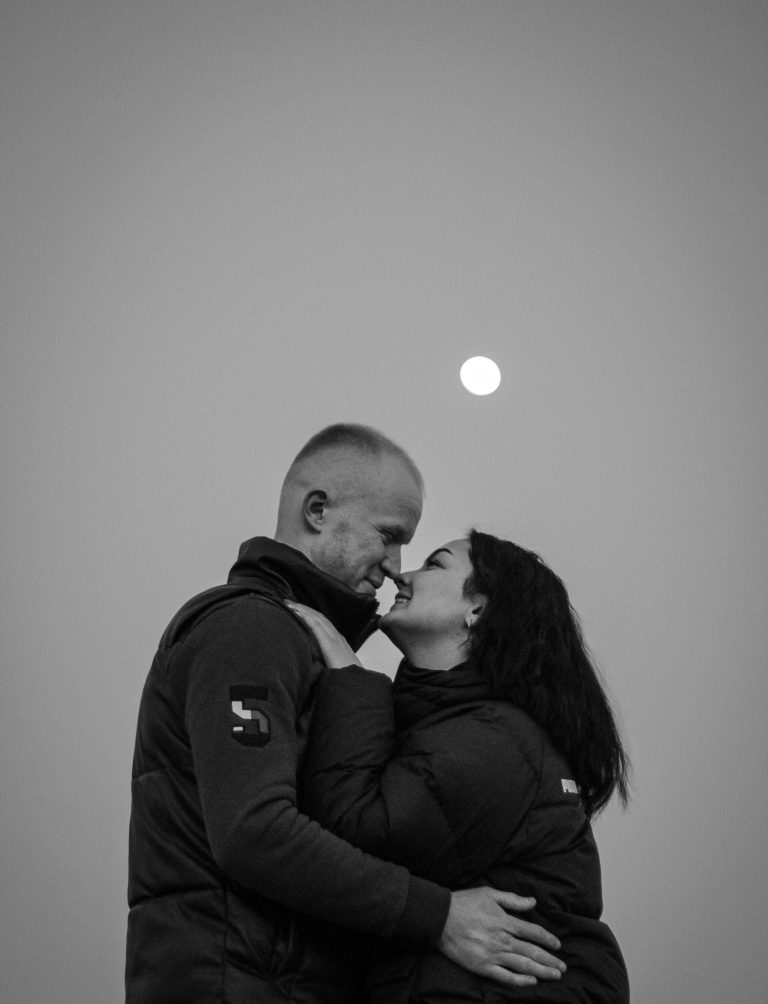 What You Should Release During This Week’s Full Moon (12/15), Based On Your Zodiac + Tarot