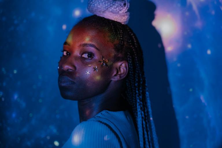 3 Zodiacs Experiencing A Cosmic Revelation This Month (Thanks To Mercury In Aquarius)
