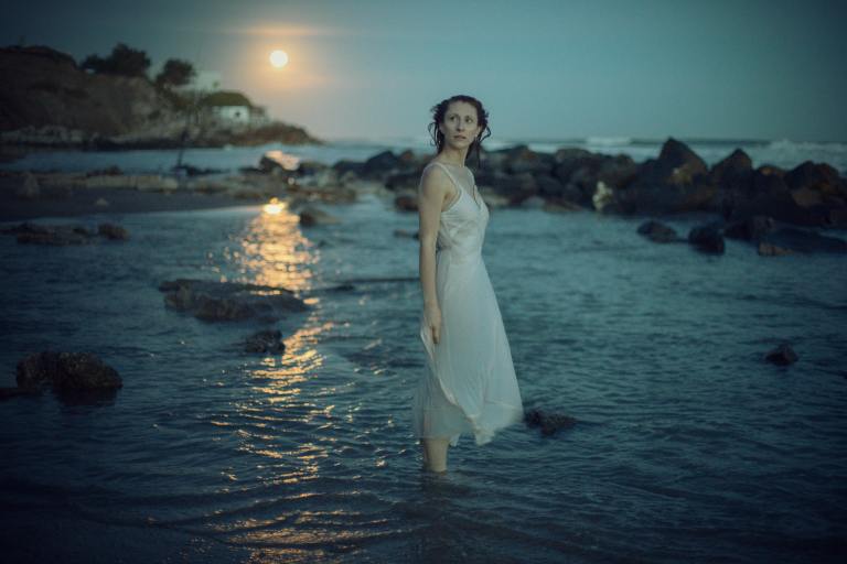 What You Can Expect During This Week’s Cancer Full Moon, According To A Tarot Reader