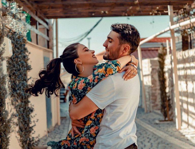 Outlook For Love On 2/4 As Venus Enters Aries, According To An Astrologist + Tarot Reader