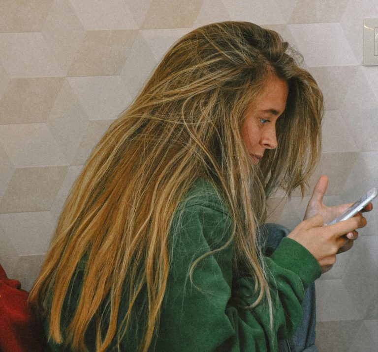 4 Zodiacs In Desperate Need Of A Digital Detox This January