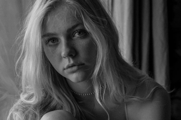 Why She’s Afraid To Say ‘I Love You’, Based On Her Zodiac Sign