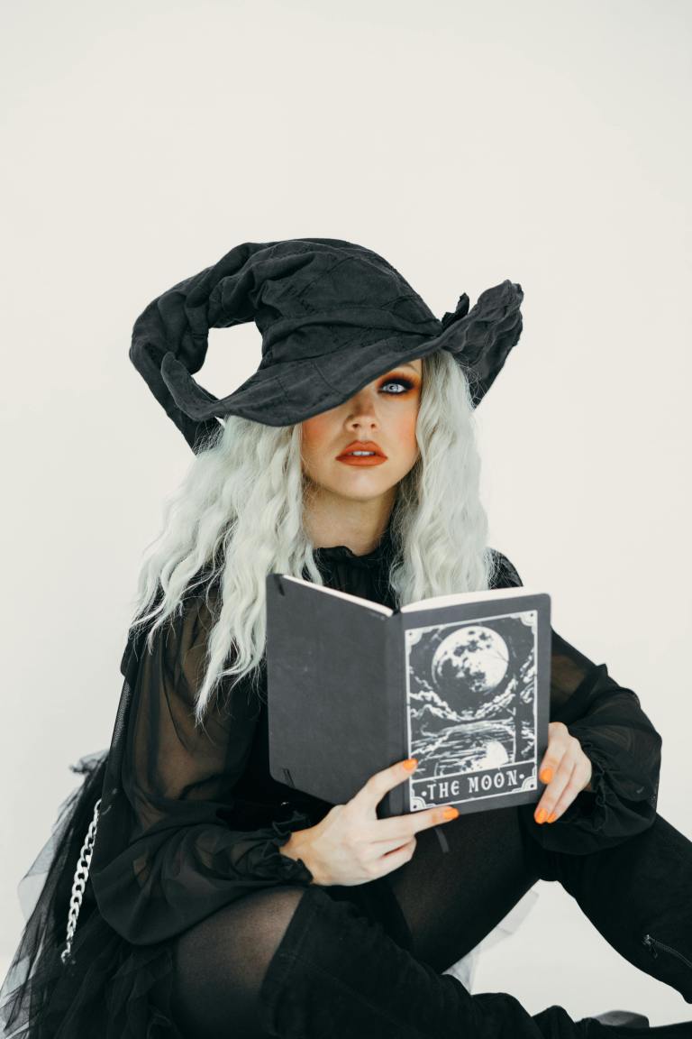 5 Zodiacs With Intuitive Witchy Wisdom (That Gets Stronger With Time)