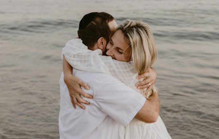 4 Traits Of A Love That’s True (According To Tarot)