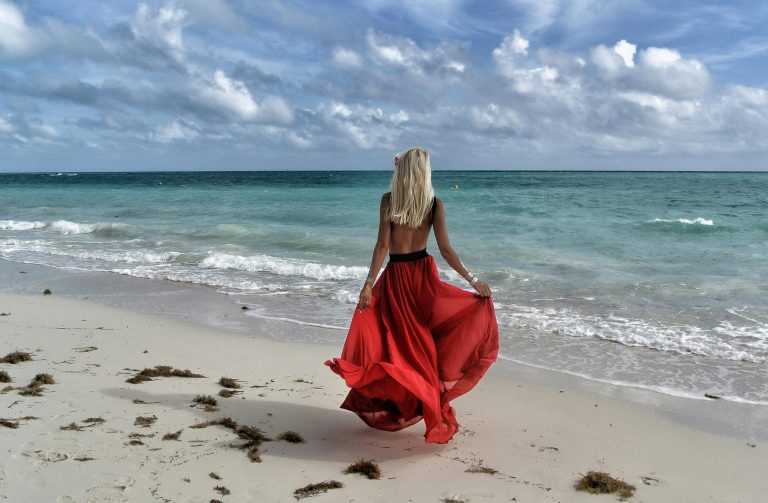 Coastal Life Is Kismet For These 4 Zodiac Signs