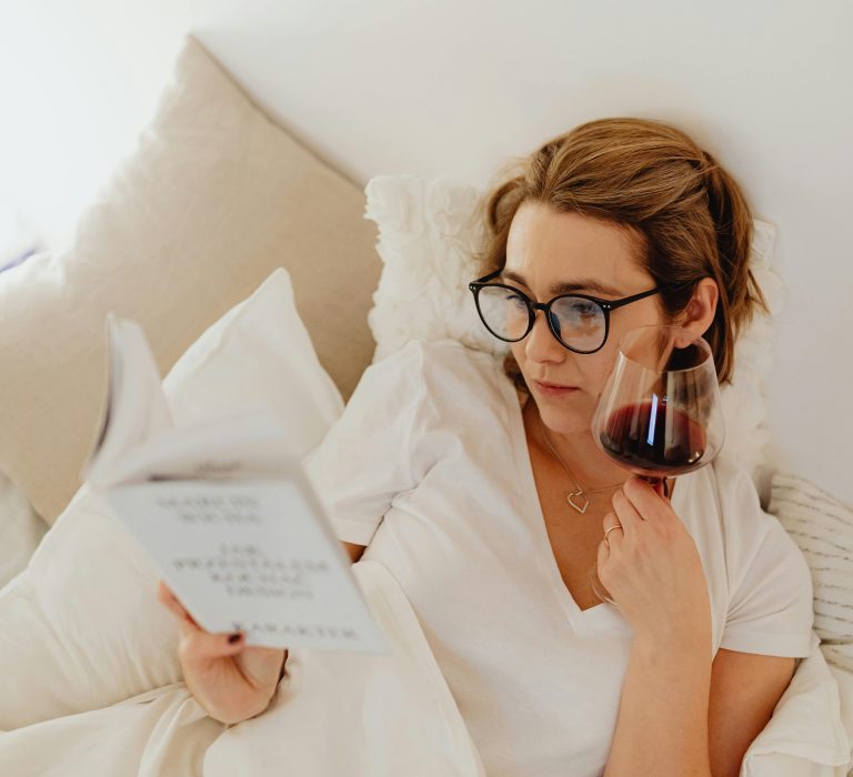 5 Zodiacs Who Love You (But Love Their Alone Time Too)