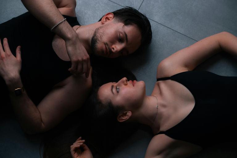 3 Signs It’s Time To Cut Them Off (According To Tarot)