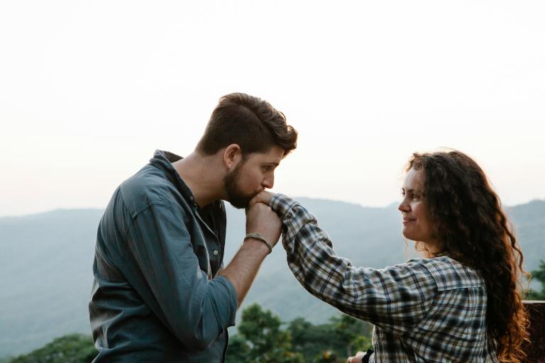 4 Zodiacs Shaking Up Their Love Life Before Mid-April (Thanks To Venus Retrograde)