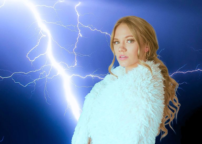 4 Myers-Briggs Personality Types With Lightning Bright Auras