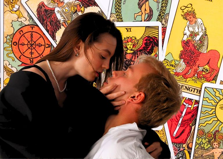 4 Tarot Cards That Appear When You’re About To Meet Your Soulmate