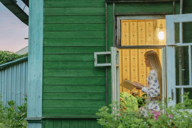 4 Zodiacs Who Absolutely Thrive In Their Alone Time