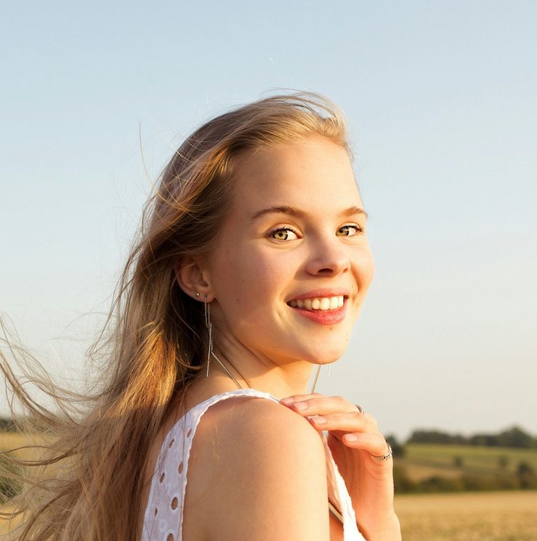 4 Zodiacs With Angelic Smiles That Bewitch Strangers