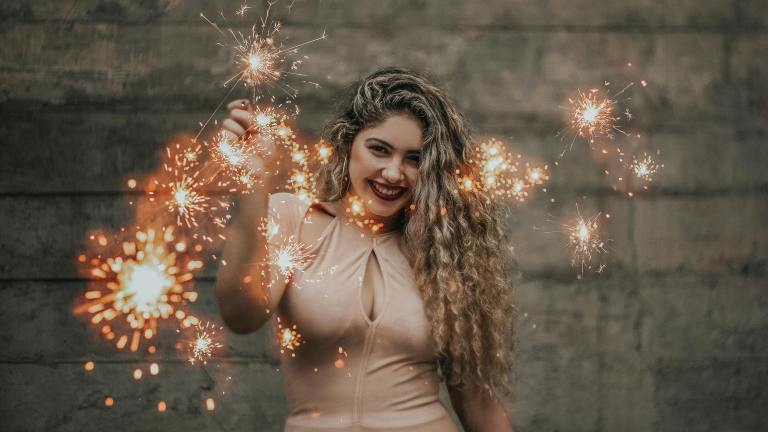 4 Zodiacs Bringing The Flirty Summer Sizzle On July 4 (Thanks To Venus In Gemini)
