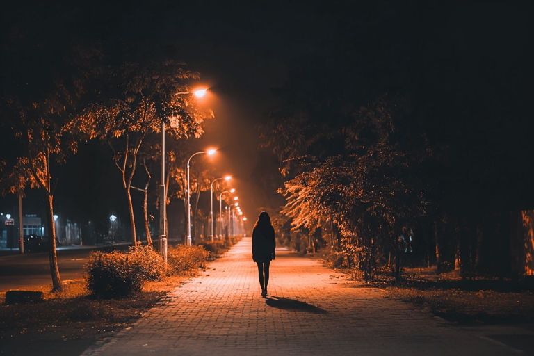 4 Zodíacos Tropezando Con Un Nuevo Camino Bajo Las Luces De Noche Este Julio