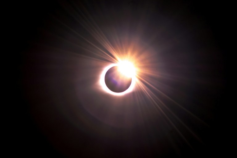 What You Must Release This Lunar Eclipse (According To Tarot)