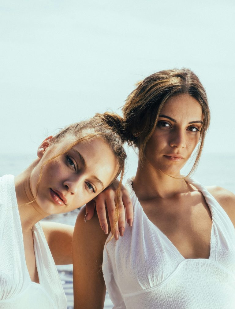 3 Strong Signs Your Friendship Is Toxic (According To Tarot)
