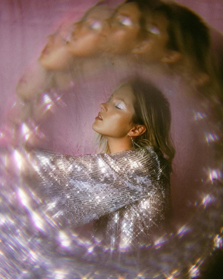 3 Zodiacs Manifesting Their Most Magical Life (+ Tarot Advice On How To Unlock It)