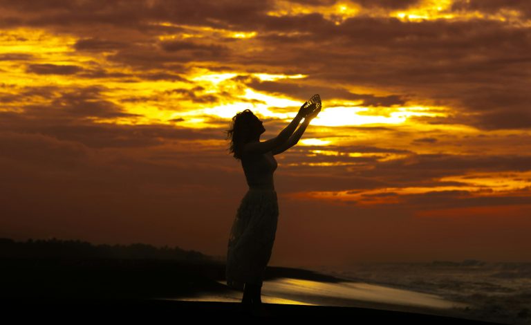How To Manifest Everything You Desire (According To Zodiac + Tarot)