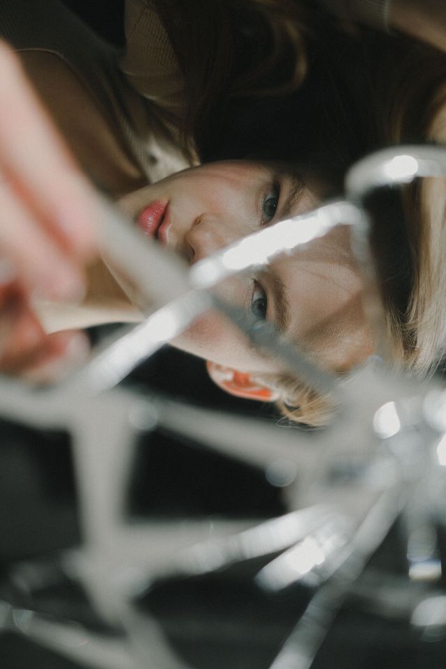 How Your Birth Month Affects Your “Quiet Cracking” Style